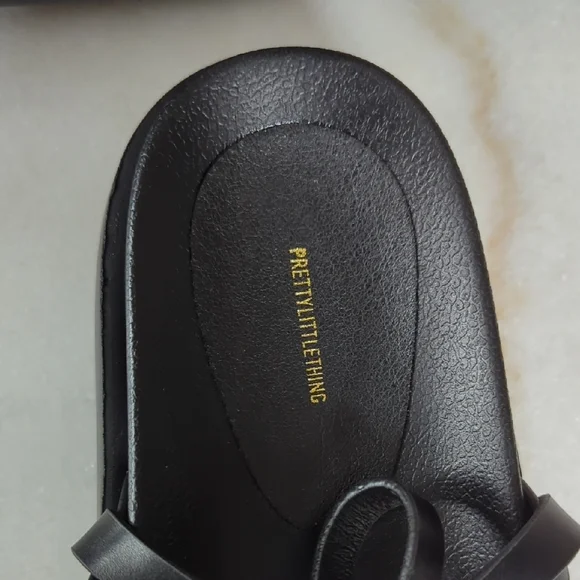 NWT PrettyLittleThing Black Strappy Sandals - Picture 4 of 6